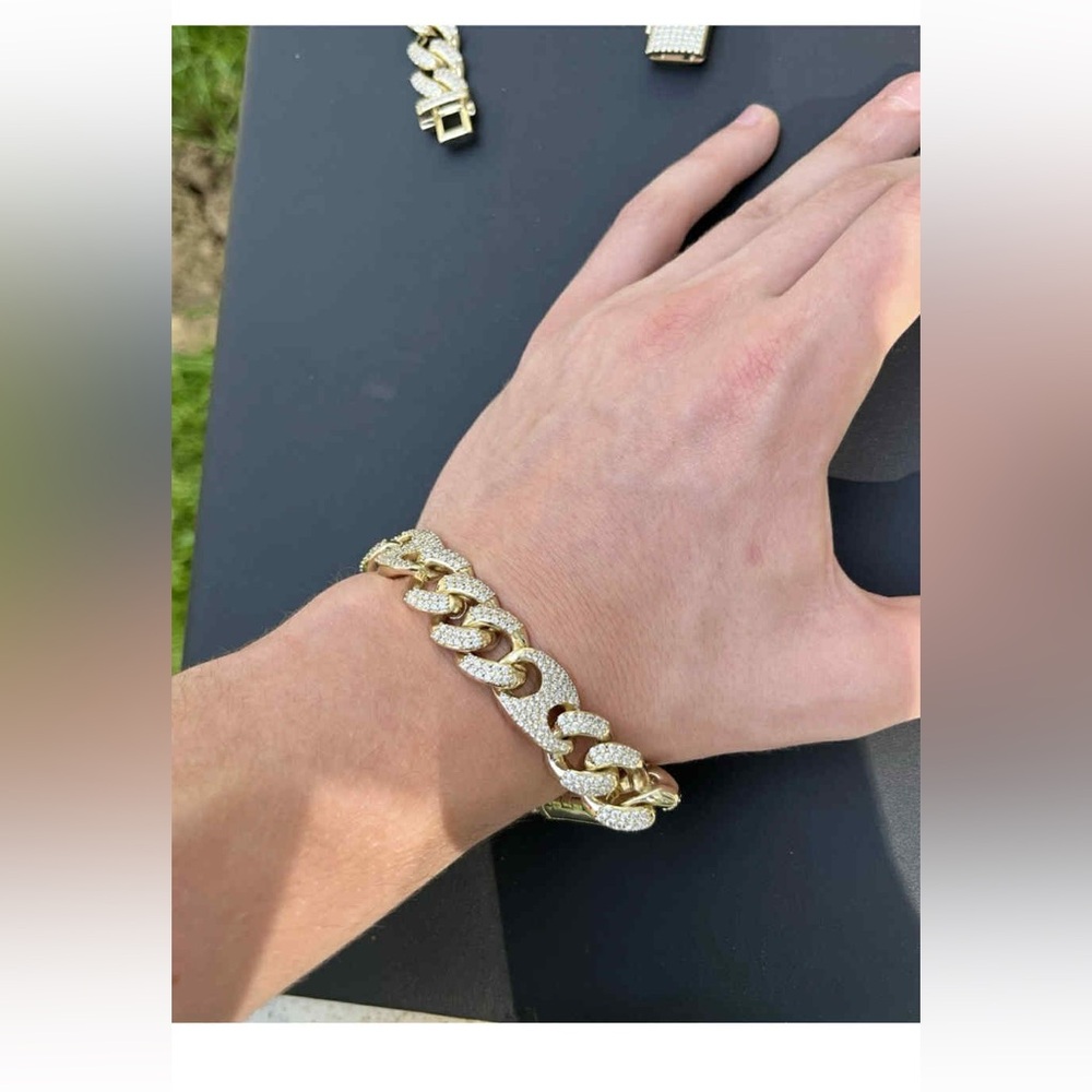 Iced Out Figarucci Link Bracelet